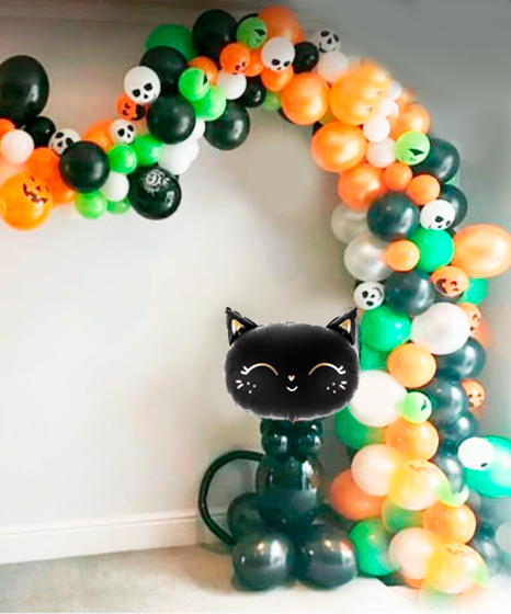 №8.32 Оформление шарами на Хэллоуин - 3900р.: гирлянда 3 метра и котик.