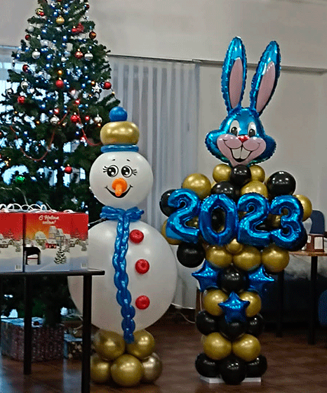 №9.24 Оформление шарами на Новый Год 4500р.: снеговик и фигура с цифрами на выбор